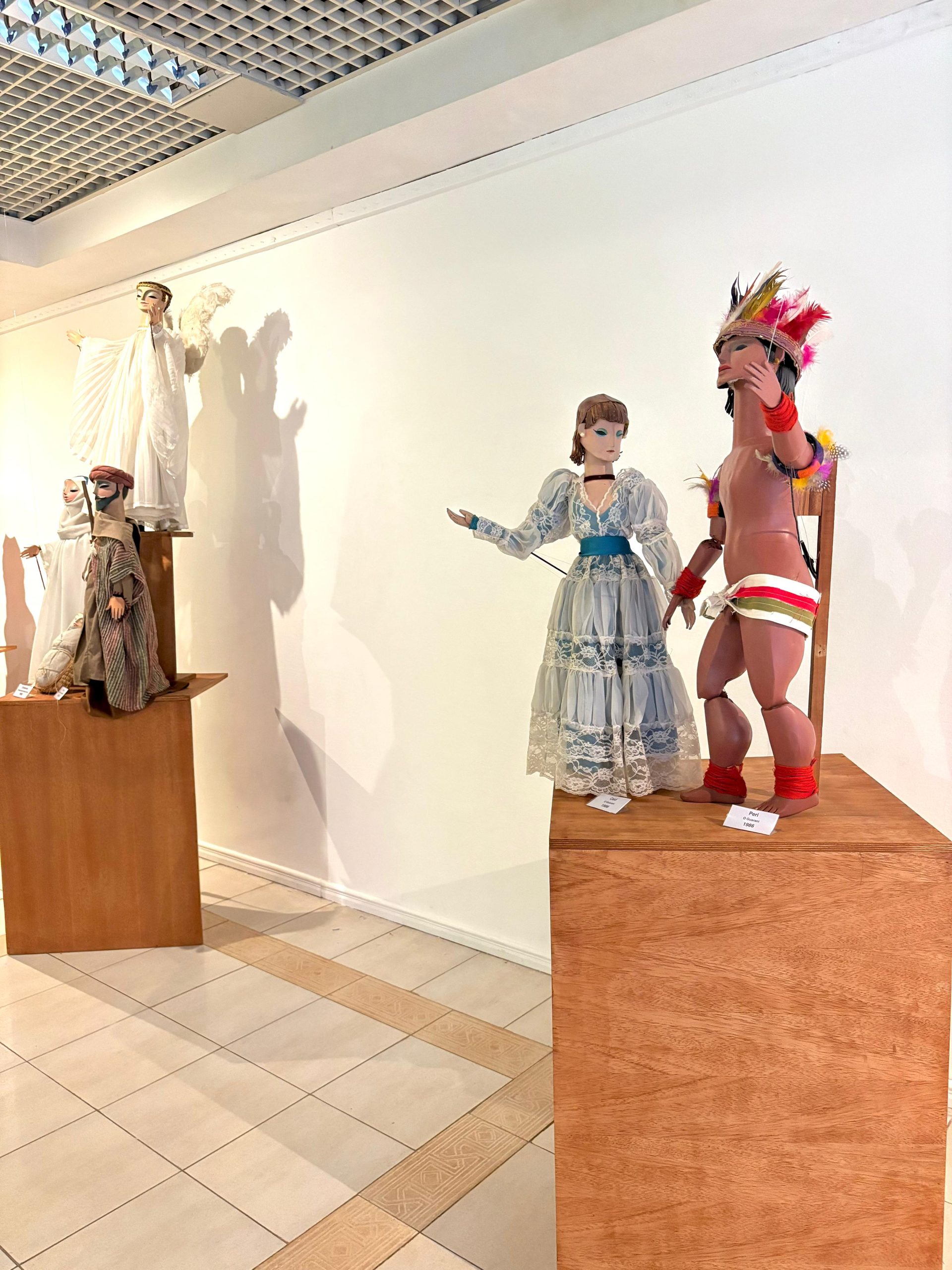 Mostrar o modelo dos bonecos apresentados e expostos no festival