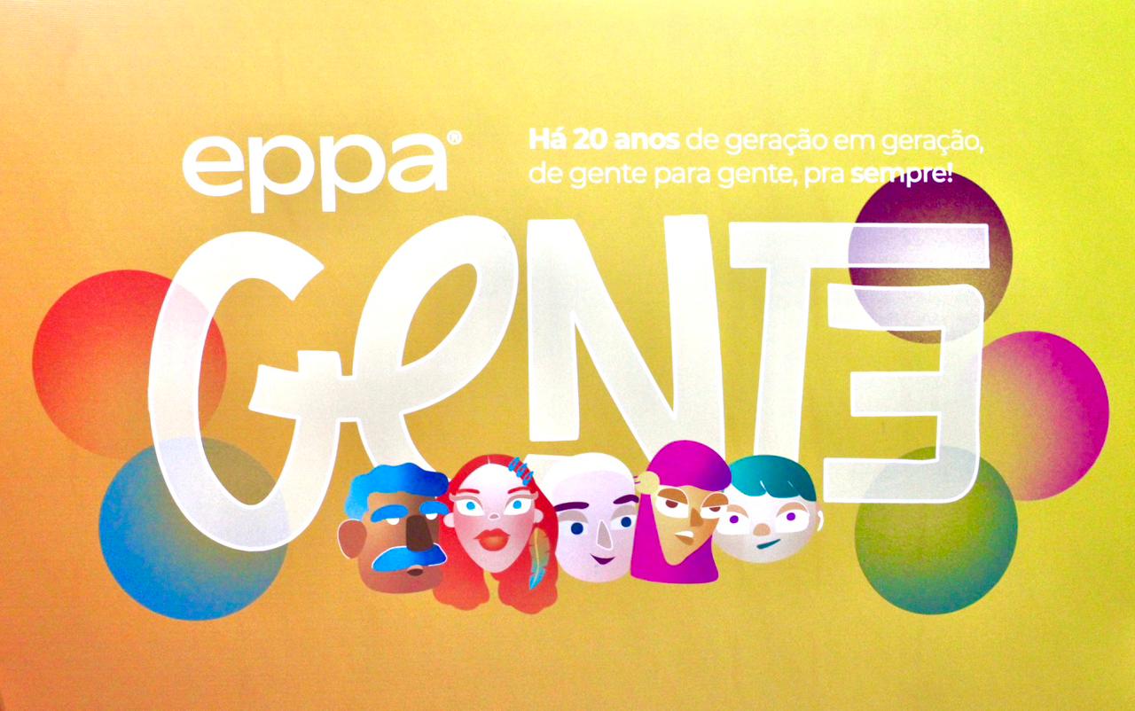IMAGEM AMARELA ESCRITO "EPPA GENTE. HÁ 20 ANOS DE GERAÇÃO EM GERAÇÃO. DE GENTE PRA GENTE PRA SEMPRE!". ABAIXO ESTÃO OS MASCOTES DO EVENTO.