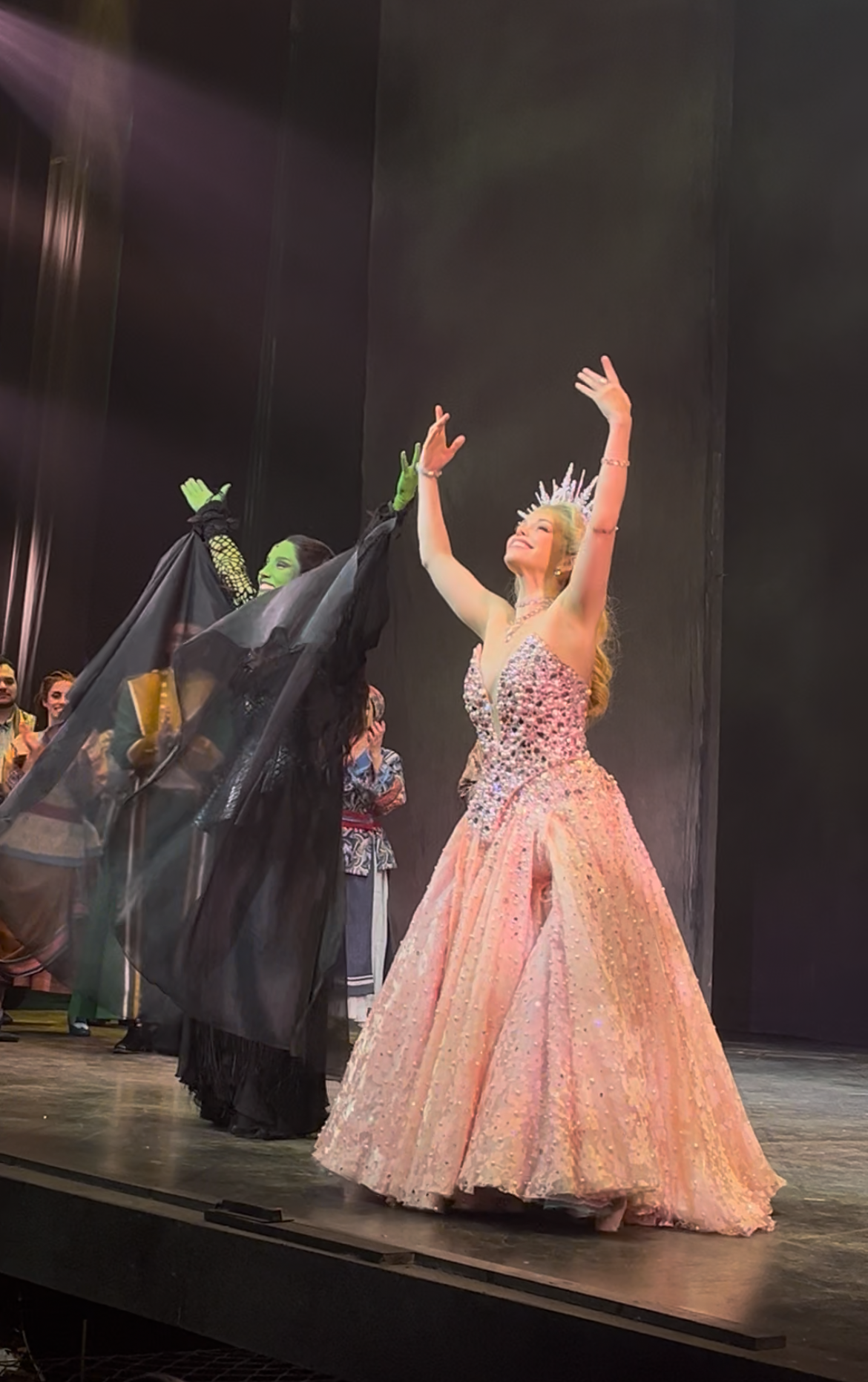 Fabi Bang e Mira Ruiz de Glinda e Elphaba
