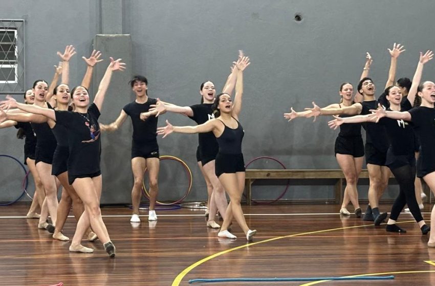  Bailarinos do MOA se preparam para espetáculo de abertura do Natal de Joinville