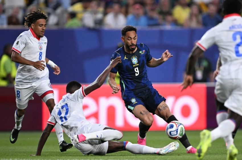  Mesmo com dois gols anulados, Brasil atropela Haiti e assume liderança do grupo