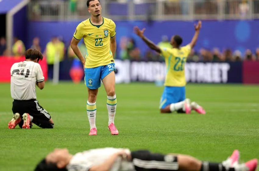  Brasil busca virada heroica nos acréscimos, avança às oitavas e vê Alemanha e Holanda darem adeus à Copa