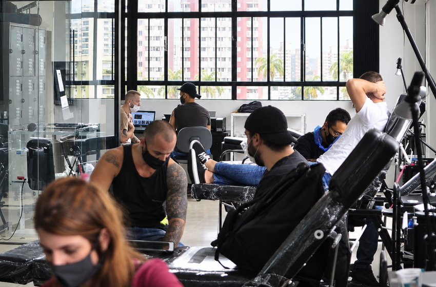  Inteligência Artificial muda processo de criação e levanta debate sobre autoria na tatuagem