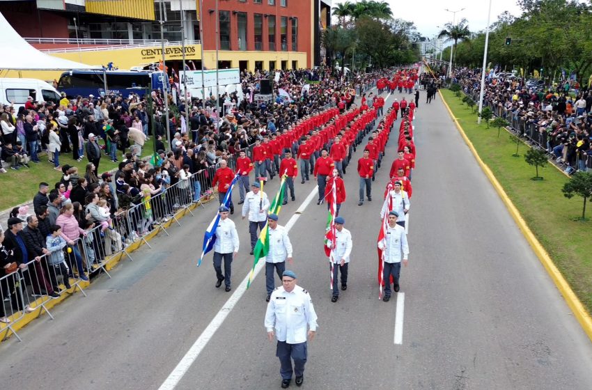  Desfile de 7 de Setembro em Joinville reúne 15 mil pessoas e celebra o patriotismo no coração da cidade