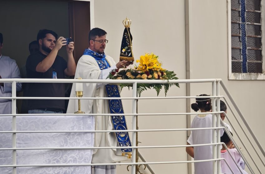  Festa do Dia da Nossa Senhora Aparecida reúne 1 mil pessoas no Itaum